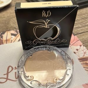 KVD Good Apple skin-perfecting foundation balm. Color: Light 004.